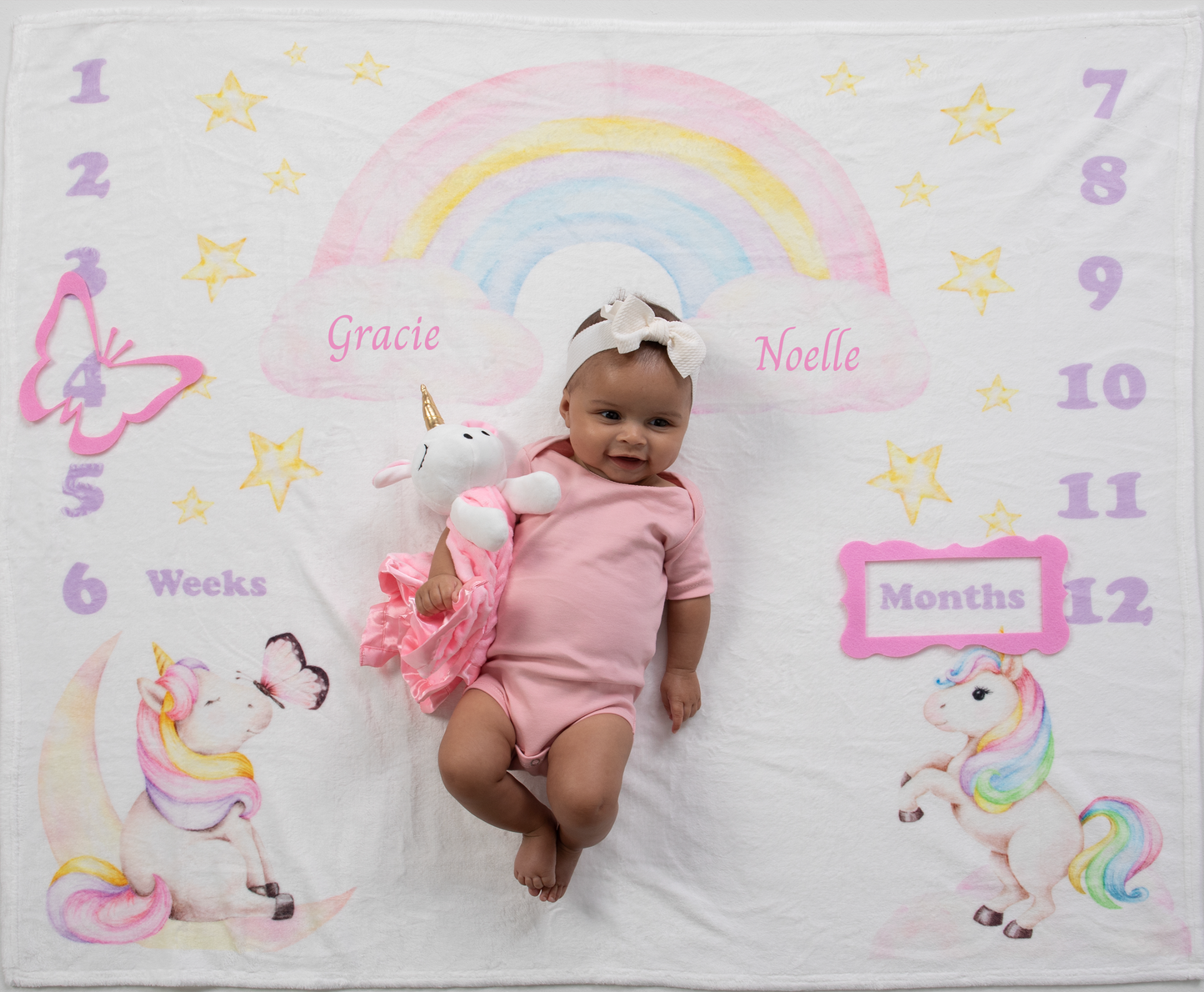  Capture your baby's growth and development with our soft and cozy magical unicorn and rainbow milestone blanket. It's perfect for monthly photos to track your little one's growth and create cherished keepsakes.